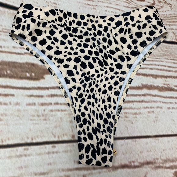 Bikini - Picture 5 of 8